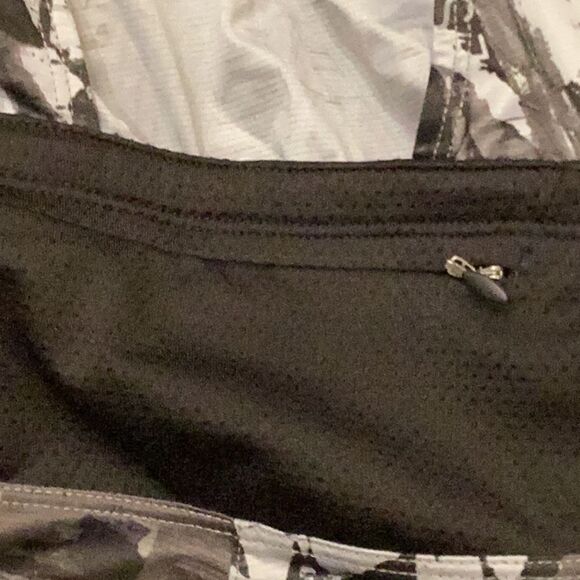 The North Face Runagade FlashDry Romper Reflective Print Zip Pocket small - Picture 11 of 13